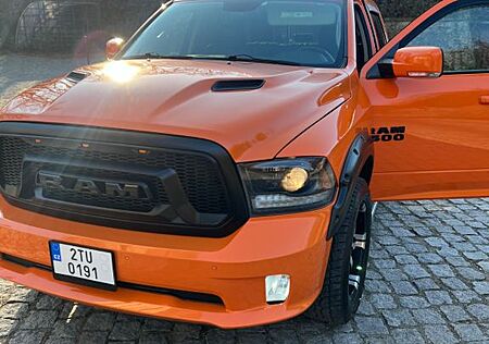 Dodge RAM 1500 Sport HEMI 5.7