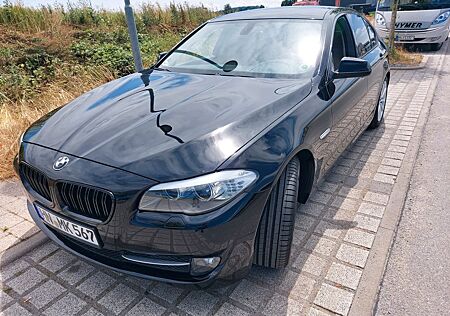 BMW 523i -