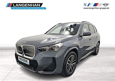 BMW iX1 xDrive30 M Sport Pano AHK Harman Kardon HUD