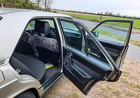 Mercedes-Benz 190 E - 1985 - 92.000 KM - TÜV neu 07/2025