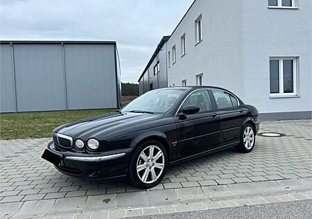 Jaguar X-Type 3.0 V6,MOTOR MACHT GERAUSCHE