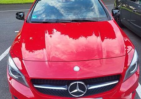 Mercedes-Benz CLA 200 -Scheckheftgepflegt erster Hand