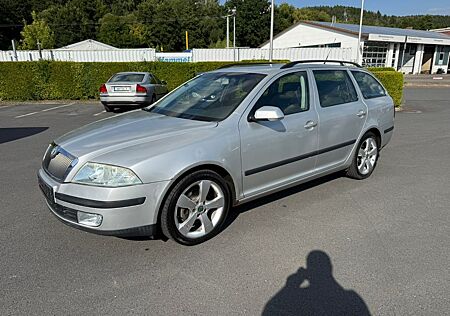 Skoda Octavia Combi 1.9 TDI Elega. *DSG*TEILLEDER*AHK*