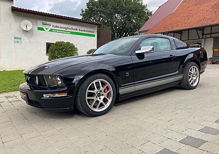 Ford Mustang GT *Leder*Schalter*18"*Klima*Roush*