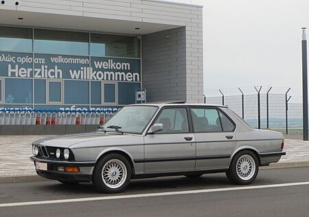 BMW M5 E28 deutsch, rostfrei, einer von 588 Stück