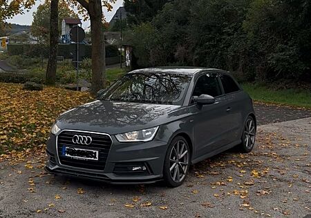 Audi A1 1.4 TFSI S-Line Sport Packet Rote Gurte