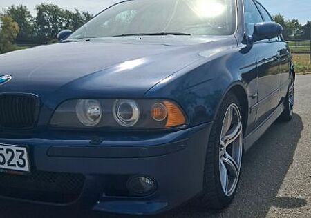 BMW 523i