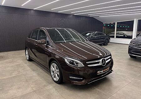 Mercedes-Benz B 220 B220d 4Matic*Panorama*Kamera*Distronic*Totwink*