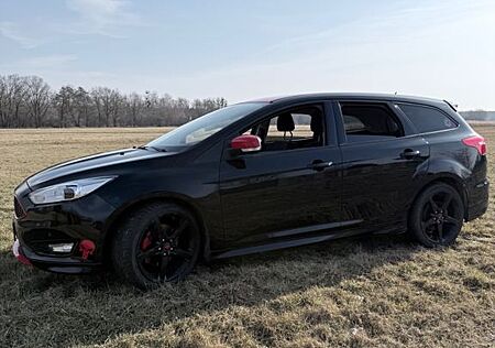 Ford Focus 1,5 EcoBoost 110kW ST-Line Black Turni...