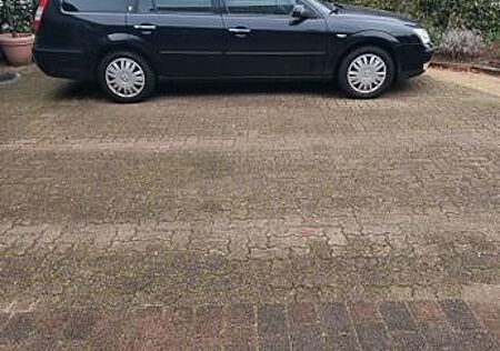 Ford Mondeo 2,0 Ghia Ghia