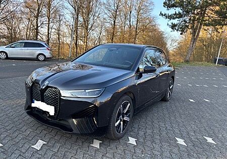 BMW iX xDrive40 -