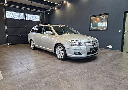 Toyota Avensis Kombi 2.0*XENON*TEMPMT*EINPARKHILFE*SHZ