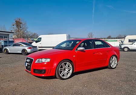 Audi RS4 Limousine in misano rot perleffekt 94tkm
