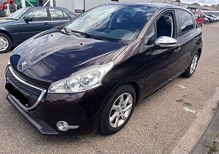 Peugeot 208 1.2 KAT Neu
