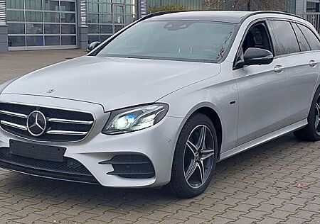Mercedes-Benz E 300 E 300de AMG Panorama Wide Night AHK Head Up