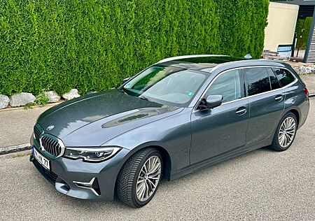 BMW 330i Touring Luxury Line*AHK*Leder*PANO