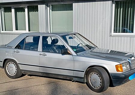 Mercedes-Benz 190 E 2.6 160 PS Voll-Leder W201 Limousine