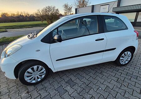 Toyota Yaris , wenig km, Rentnerfahrzeug