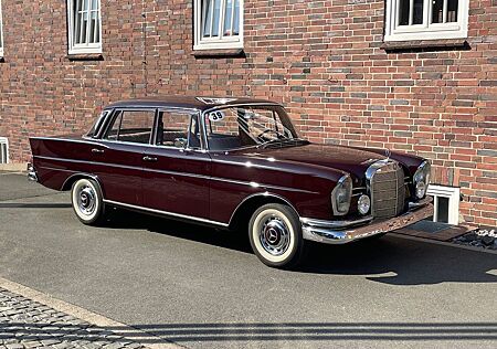 Mercedes-Benz 230 W111 S Heckflosse *** Schweizimport