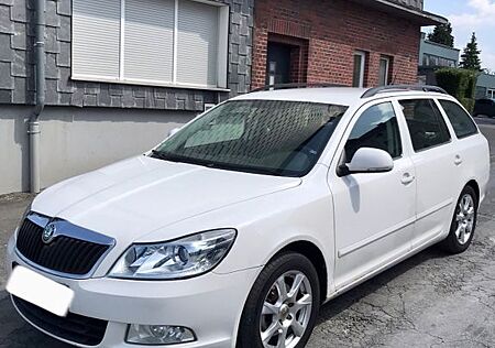 Skoda Octavia 2.0 TDI Navi Klimaauto SHZ PDC MFL 1Hand