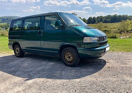 VW T4 Caravelle Volkswagen 2,5 TDI 75kW Grün Rollstuhl