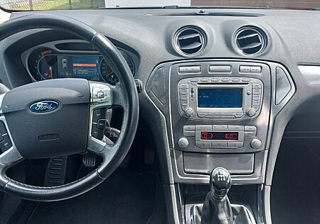 Ford Mondeo 2,0 Flexifuel Titanium Turnier Titanium