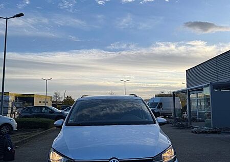 VW Touran Volkswagen 1.6 TDI - Top Zustand + Neuer TÜV