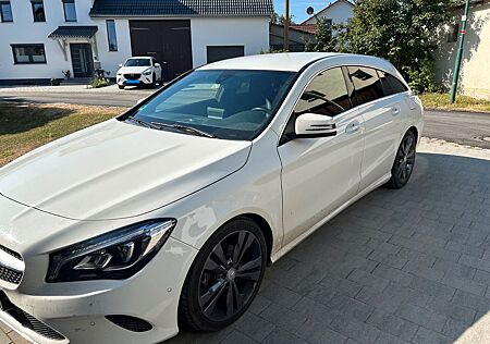 Mercedes-Benz CLA 220 Shooting Brake CLA 220 d DCT Urban S...