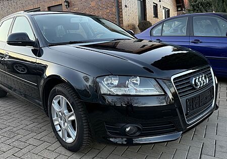 Audi A3 1.6 AtractionSportback,Klima,Sitzheiz.PDC,AHK