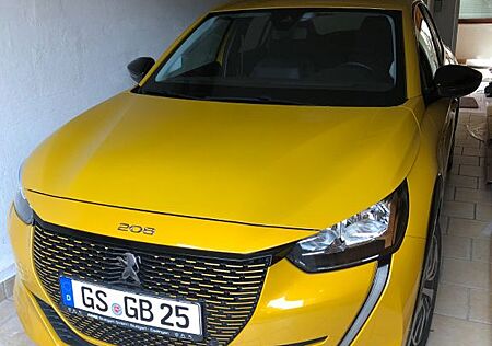 Peugeot e-208 136 Top-Zustand