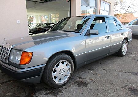 Mercedes-Benz 230