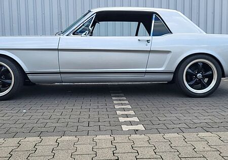 Ford Mustang Coupe 289 V8