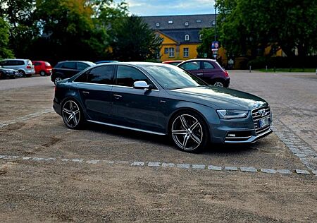 Audi S4 B8 Facelift 3.0 TFSI quattro - Handschalter