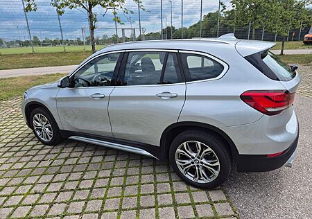 BMW X1 x25i xLine 8-Gang Navi DAB PanoD HUD Garantie