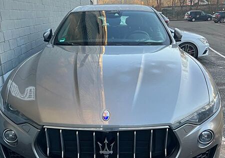 Maserati Levante S - V6 - 430 PS - Voll - Standheizung