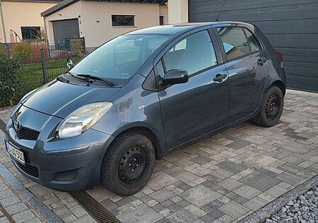 Toyota Yaris 1.0 VVT-i.