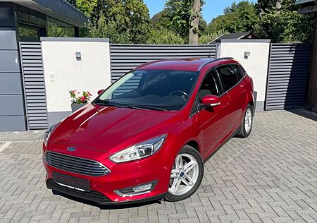 Ford Focus Turnier Titanium Xenon Kam Sitzh Navi