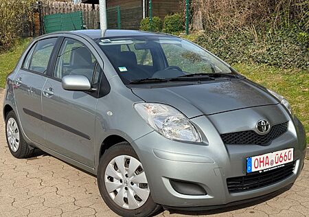 Toyota Yaris Sol 1,3 Klima+5-türig+abn.AHK+HU/AU neu !!