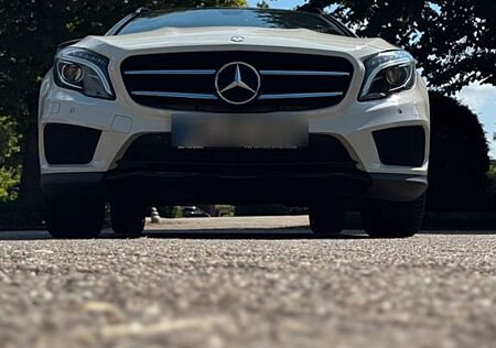 Mercedes-Benz GLA 200 AMG Line AMG Line