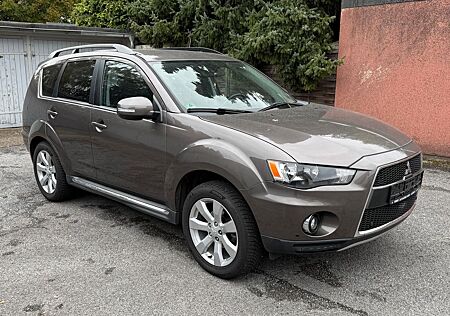 Mitsubishi Outlander 2.0 MIVEC Invite 2WD Invite