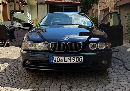 BMW 520i A -