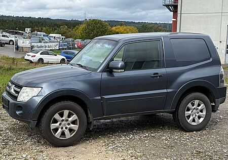 Mitsubishi Pajero 3.2 DI-D 4x4 *KLIMA*ALLRAD*LKW-ZULASSUNG*