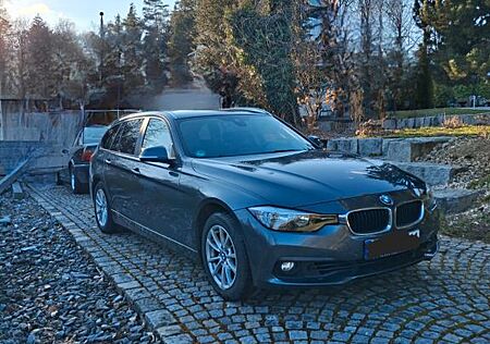 BMW 320i xDrive Touring -
