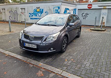 Toyota Avensis Combi 1.6 Valvematic TÜV Neu