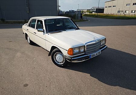 Mercedes-Benz 240