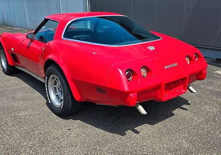 Chevrolet Corvette C3 Coupe rot mit schwarzem Leder