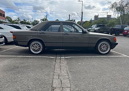 Mercedes-Benz 190 190E (W201)
