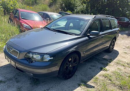 Volvo V70 Kombi 2.5 T AWD Kinetic Automatik Leder