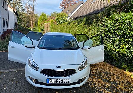 Kia Cee'd / Ceed 1.6 GDI Dream Team Edition Drea...