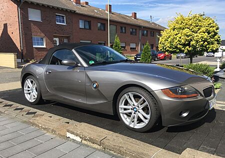 BMW Z4 2.5i - 192 PS 90000 km Top Zustand TÜV Neu